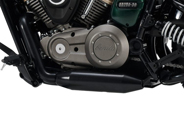 La Benda Napoleon 125 attire l’œil grâce à son design bobber unique sur le marché.