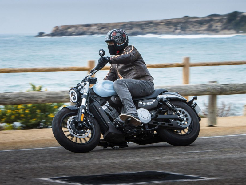 Benda Avengers 125 Lifestyle