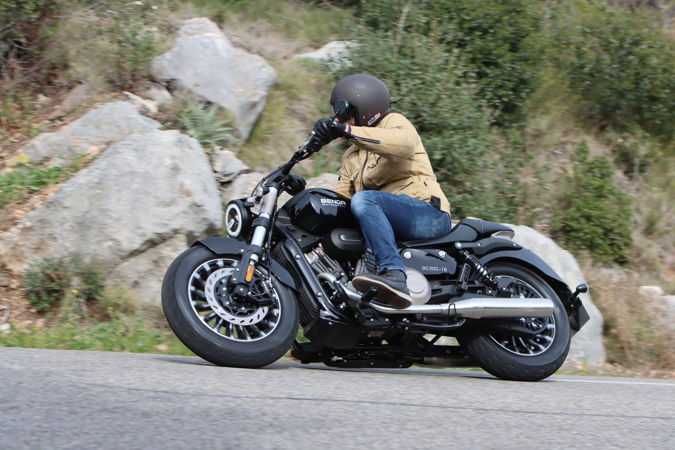 Benda Rock 125 sur route