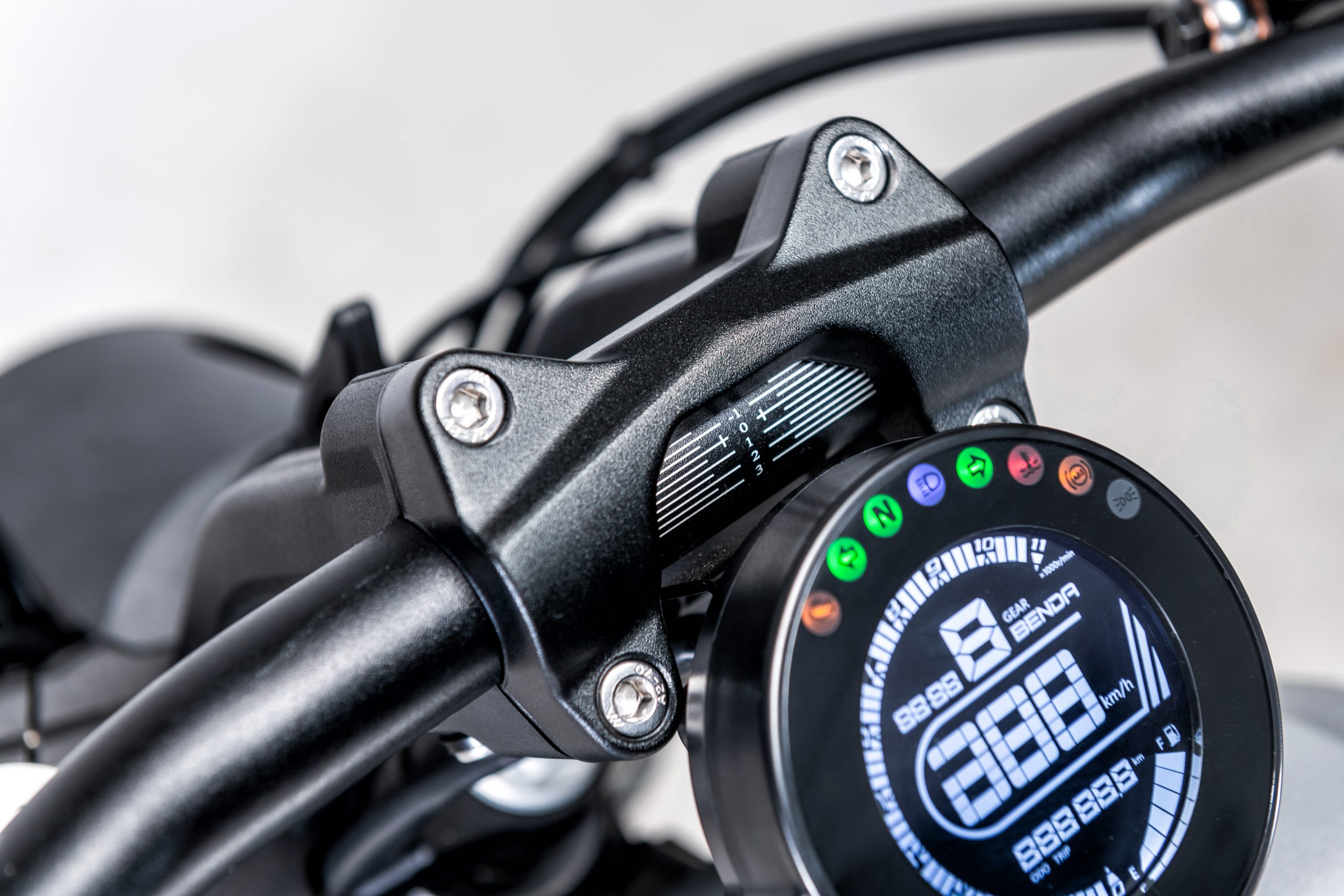 Le poste de pilotage de la Benda Rock 125 est clair, simple et agréable à utiliser.